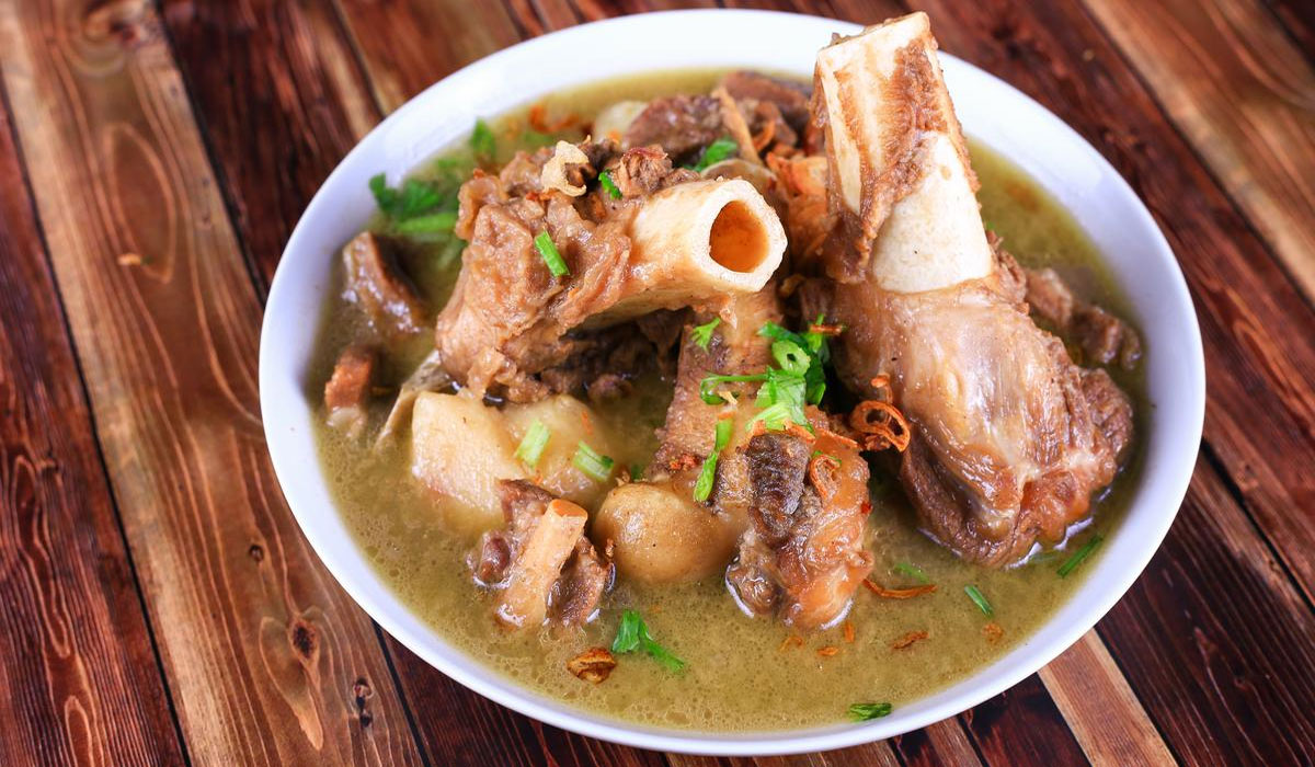 Bikin Ngiler! Sop Tunjang Legendaris Ini Punya Rasa Gurih yang Bikin Ketagihan